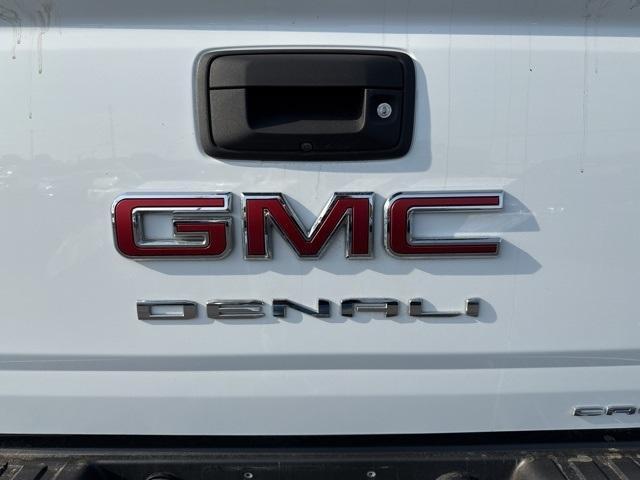 Photo of 2022 Summit White GMC Canyon