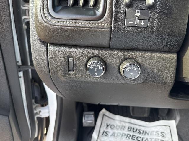 Photo of 2022 Summit White GMC Canyon