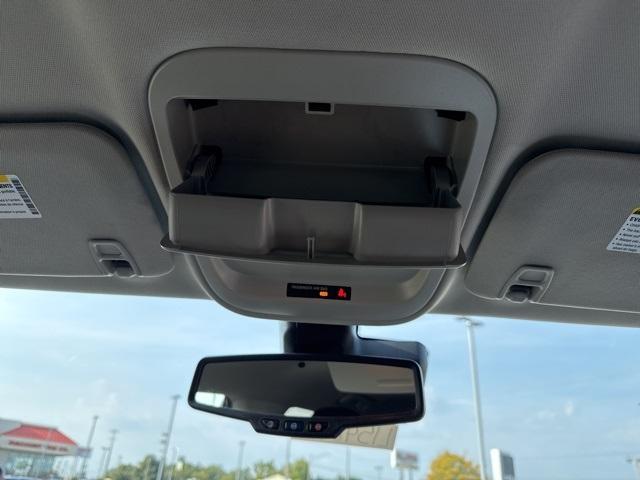 Photo of 2022 Summit White GMC Canyon