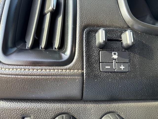 Photo of 2022 Summit White GMC Canyon