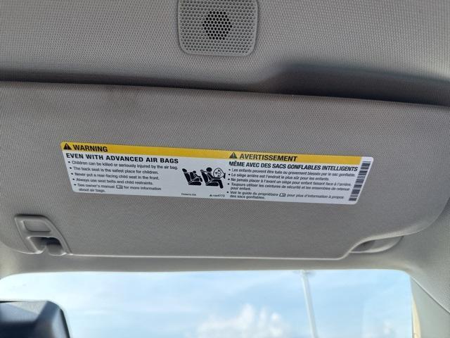 Photo of 2022 Summit White GMC Canyon