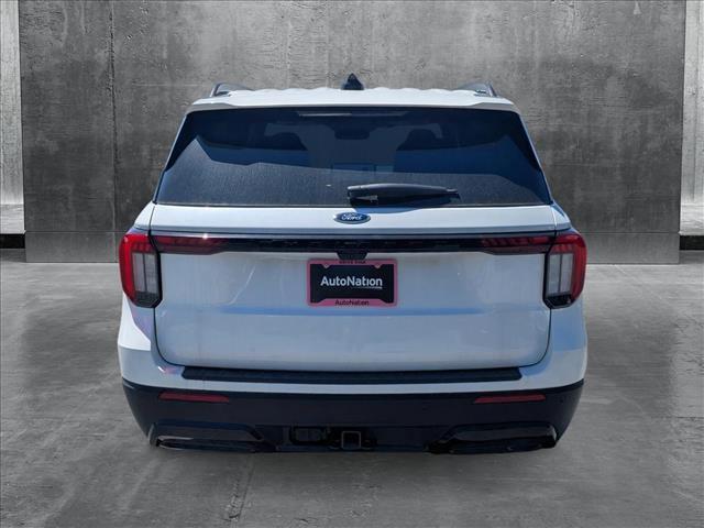 Photo of 2025 Star White Metallic Tri-Coat Ford Explorer