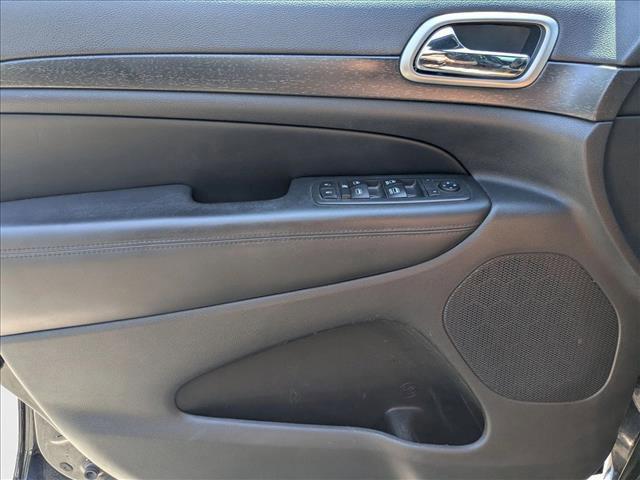 Photo of 2018 Diamond Black Crystal Pearlcoat Jeep Grand Cherokee