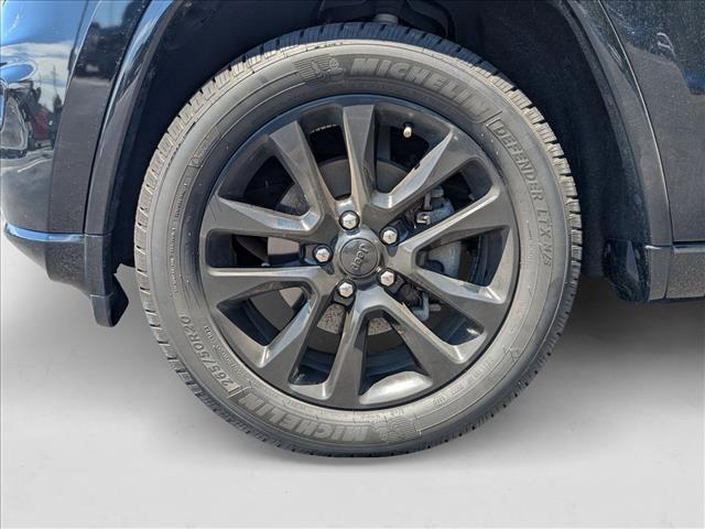 Photo of 2018 Diamond Black Crystal Pearlcoat Jeep Grand Cherokee