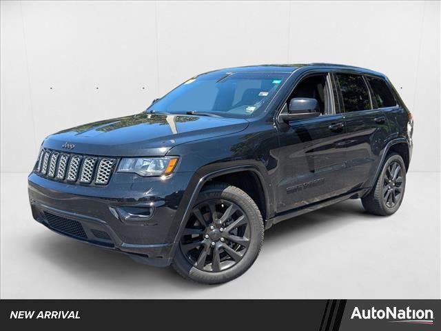 Photo of 2018 Diamond Black Crystal Pearlcoat Jeep Grand Cherokee