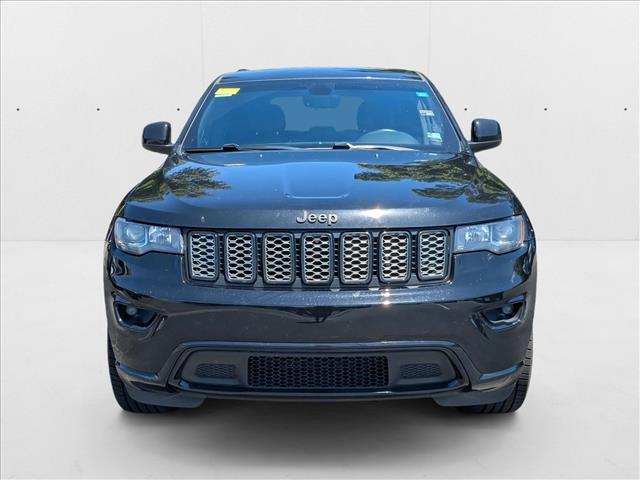Photo of 2018 Diamond Black Crystal Pearlcoat Jeep Grand Cherokee