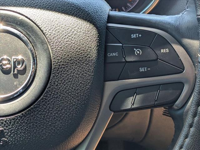 Photo of 2018 Diamond Black Crystal Pearlcoat Jeep Grand Cherokee