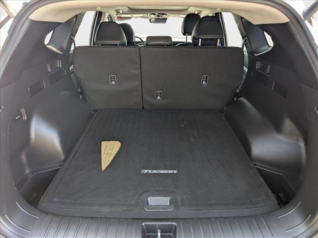 Photo of 2024 White Pearl Hyundai TUCSON Hybrid