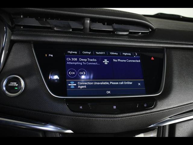 Photo of 2021 Crystal White Tricoat Cadillac XT5