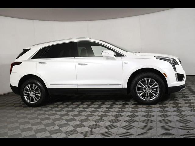 Photo of 2021 Crystal White Tricoat Cadillac XT5