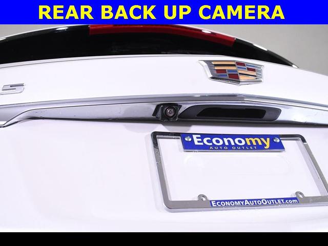 Photo of 2021 Crystal White Tricoat Cadillac XT5