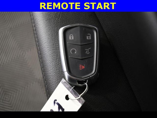 Photo of 2021 Crystal White Tricoat Cadillac XT5