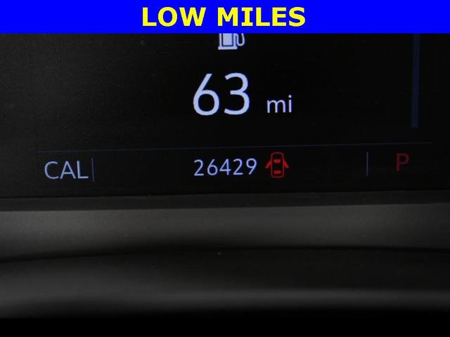 Photo of 2021 Crystal White Tricoat Cadillac XT5