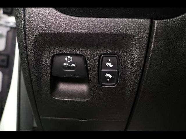 Photo of 2020 Bright White Clearcoat RAM 1500
