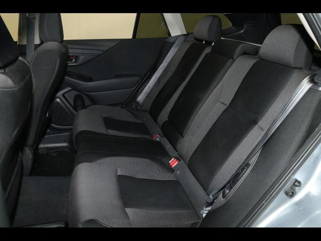 Photo of 2021 Ice Silver Metallic Subaru Outback