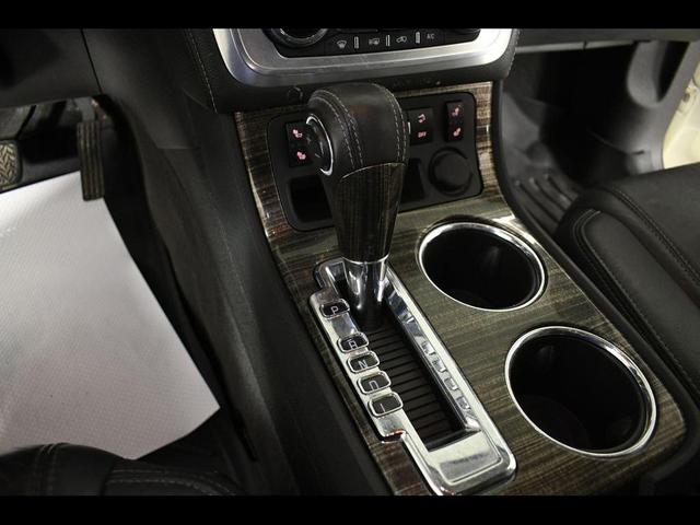 Photo of 2014 White Diamond Tricoat GMC Acadia