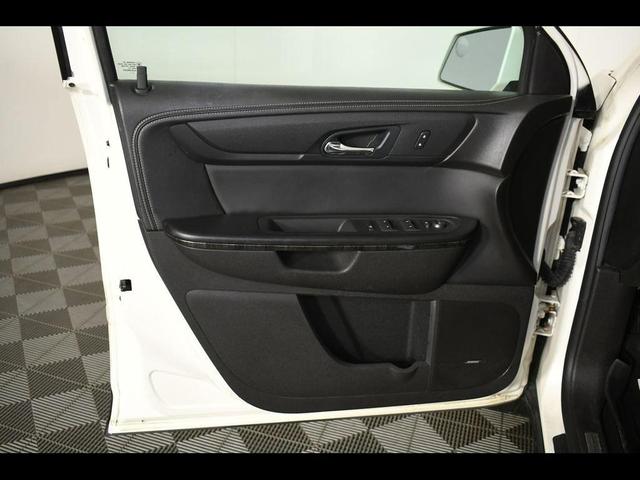 Photo of 2014 White Diamond Tricoat GMC Acadia