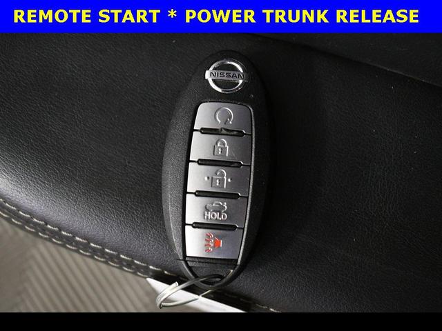 Photo of 2021 Super Black Clearcoat Nissan Altima