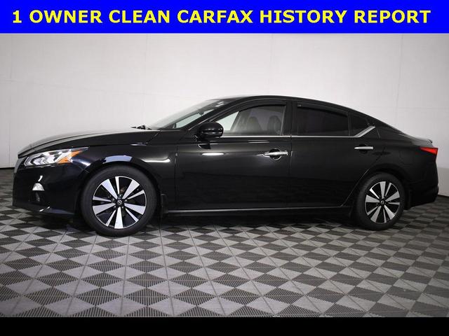 Photo of 2021 Super Black Clearcoat Nissan Altima