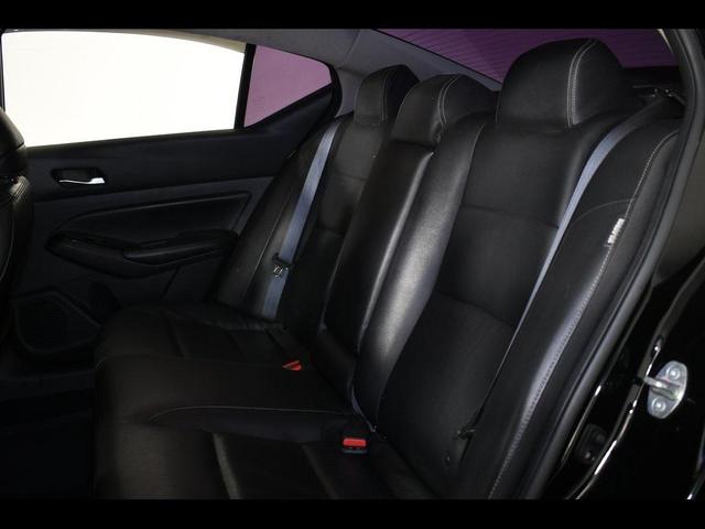 Photo of 2021 Super Black Clearcoat Nissan Altima