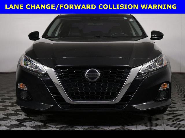 Photo of 2021 Super Black Clearcoat Nissan Altima