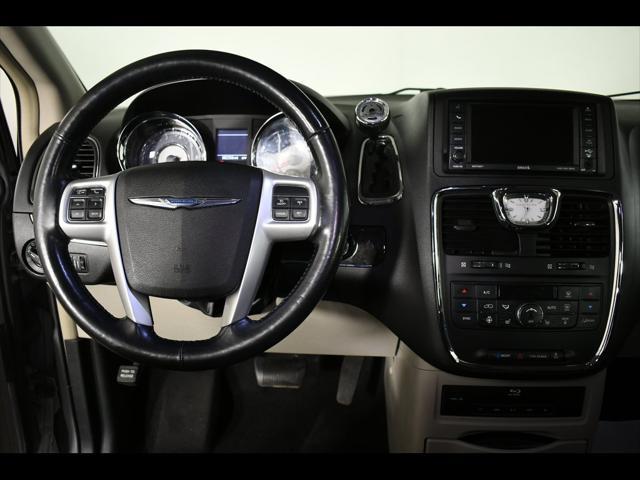 Photo of 2015 Billet Silver Metallic Clearcoat Chrysler Town & Country