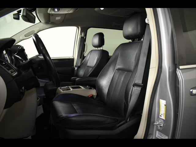Photo of 2015 Billet Silver Metallic Clearcoat Chrysler Town & Country