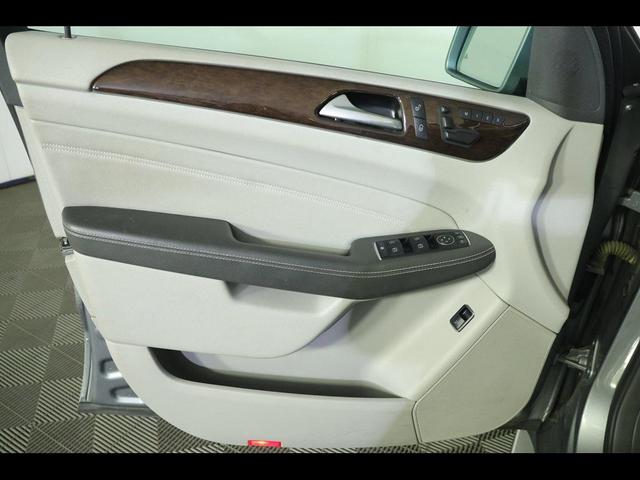 Photo of 2013 Silver Mercedes-Benz M-Class