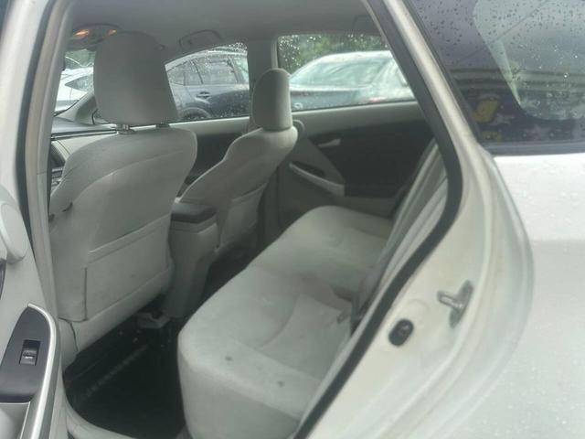 Photo of 2011 White Toyota Prius