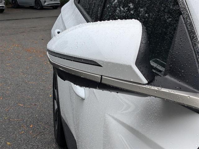 Photo of 2022 Quartz White Hyundai TUCSON Hybrid