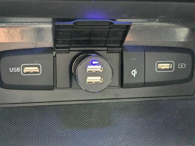 Photo of 2022 Quartz White Hyundai TUCSON Hybrid