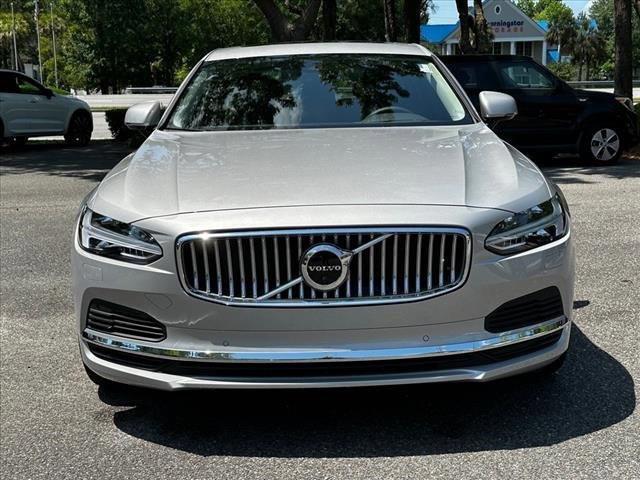 Photo of 2024 Silver Dawn Metallic Volvo S90 Recharge Plug-In Hybrid