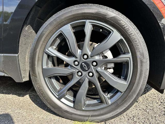 Photo of 2022 Mosaic Black Metallic Chevrolet Equinox