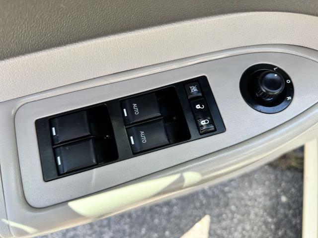 Photo of 2008 Cool Vanilla Chrysler 300