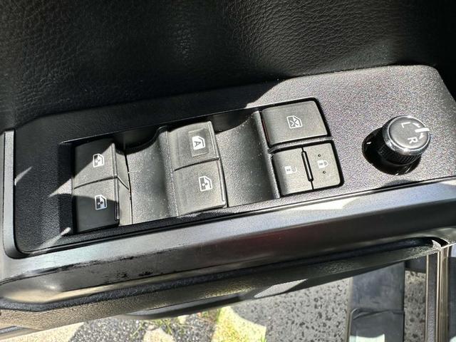 Photo of 2016 Magnetic Gray Metallic Toyota Tacoma