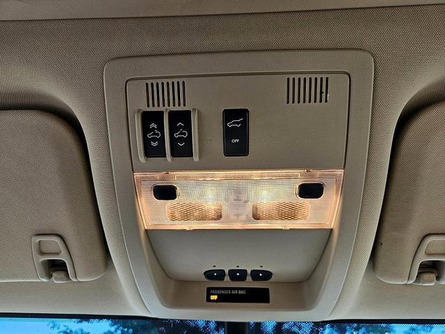 Photo of 2014 White GMC Yukon XL