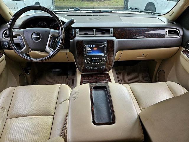 Photo of 2014 White GMC Yukon XL