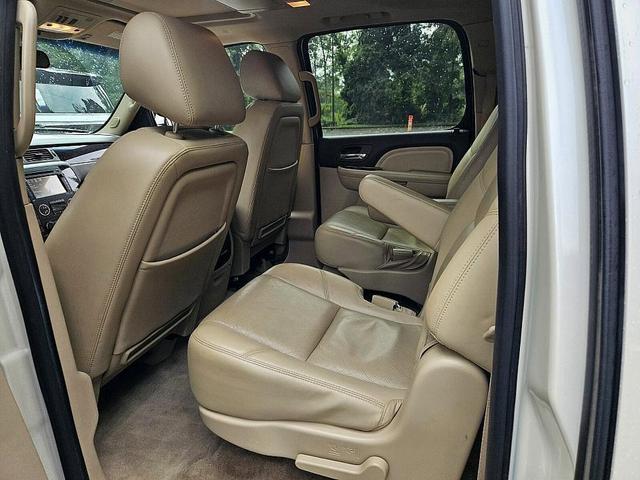 Photo of 2014 White GMC Yukon XL