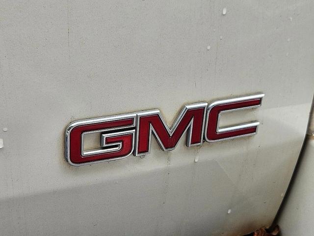 Photo of 2014 White GMC Yukon XL