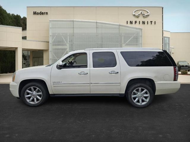 Photo of 2014 White GMC Yukon XL