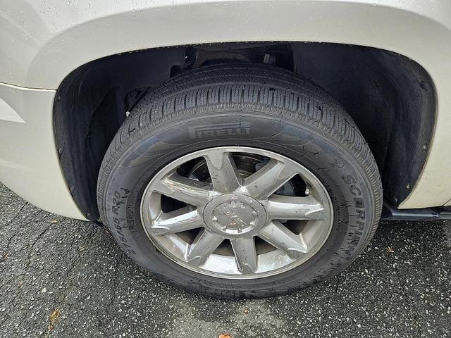 Photo of 2014 White GMC Yukon XL