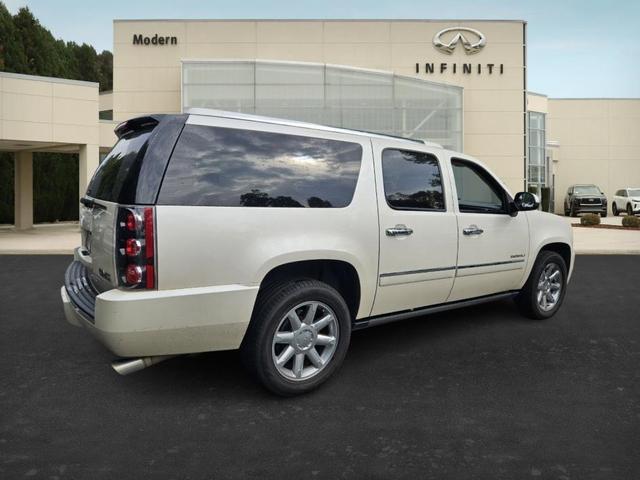 Photo of 2014 White GMC Yukon XL
