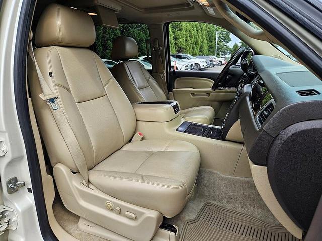 Photo of 2014 White GMC Yukon XL
