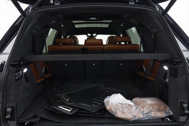Photo of 2025 Carbon Black Metallic BMW X7