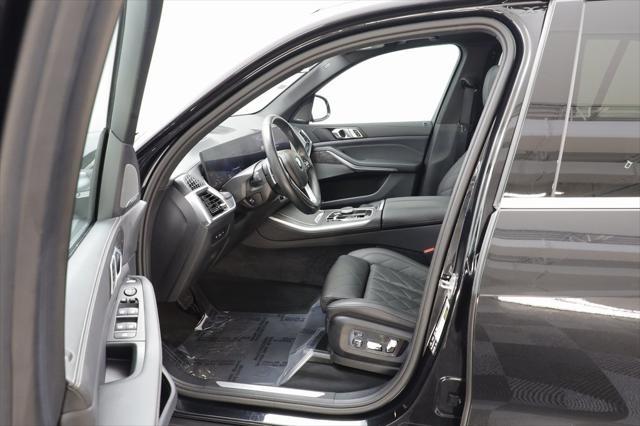 Photo of 2024 Black Sapphire Metallic BMW X5