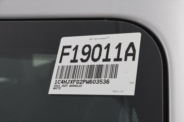 Photo of 2023 Silver Zynith Clearcoat Jeep Wrangler