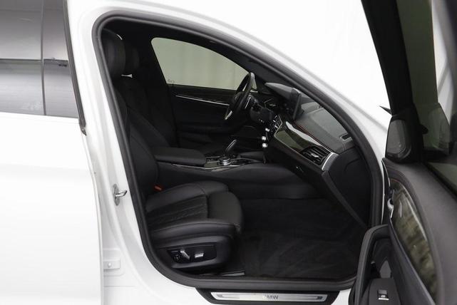 Photo of 2022 Alpine White BMW 530
