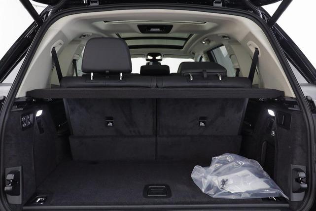 Photo of 2026 Black Sapphire Metallic BMW X7