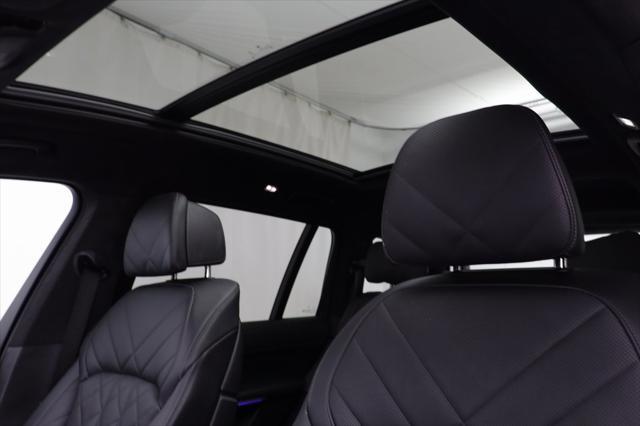 Photo of 2023 Skyscraper Grey Metallic BMW X7