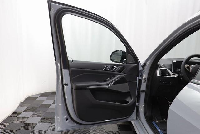 Photo of 2026 Brooklyn Grey Metallic BMW X7